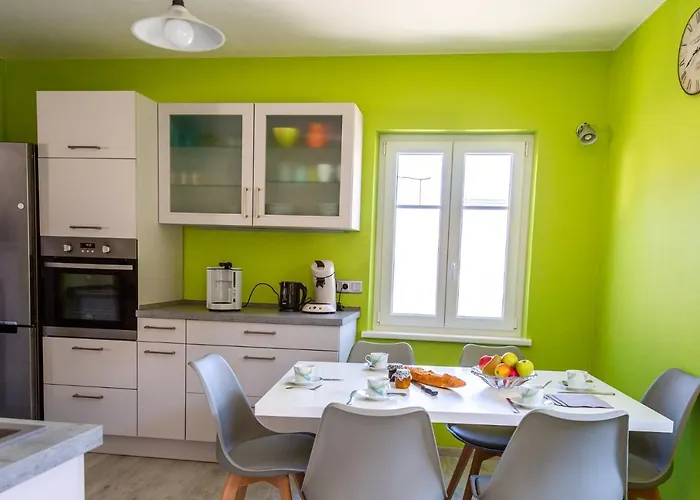 Prázdninový dům Ma Rose Des Lumieres Maison Independante 6 Personnes Avec Grande Cour *